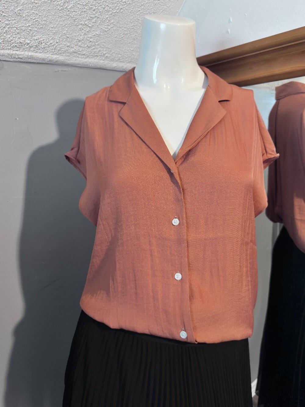 NWT Banana Republic Toasted Peach Button Down Collared Blouse Size Small